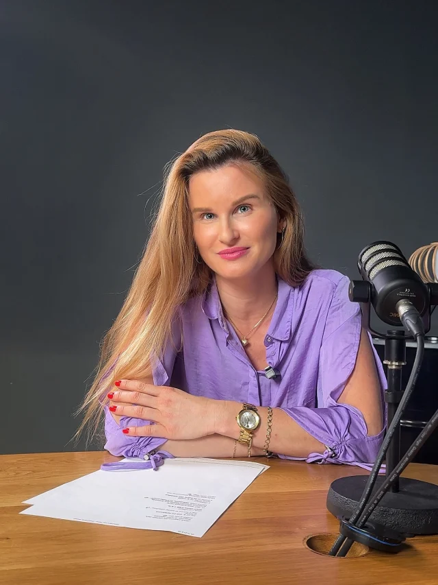 Účetnictví není jen o číslech. Je to o lidech, vztazích a příbězích, které za nimi stojí.
A právě vztahy považujeme ve FIVO.cz za základ všeho.

Ve FIVO.cz věříme, že když si s klientem sedneme lidsky, všechno ostatní jde mnohem líp.
Vysvětlíme, nastavíme, pohlídáme. Bez paniky, bez hádanek, bez excelové džungle.

Cílem není jen “mít hotové účetnictví”.
Cílem je mít jasno a klid v hlavě.
A ideálně i čas na vlastní život.

FIVO.cz – účetnictví, které nepálí.

#uctovatlzehezky #fivocz #podnikani #financebezstresu #ucetnictvipropodnikatele #dobrypartner #srozumitelne #bezpaniky #uctoalevklidu