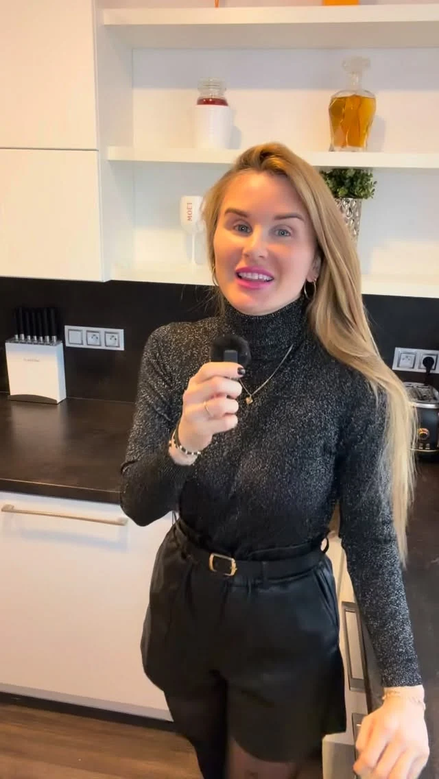 ⚠️ Daň vám můžou doměřit i bez jediného dokladu

Zní to neuvěřitelně, ale je to realita.

Když při kontrole s finančním úřadem nespolupracujete nebo nedodáte požadované podklady, může vám daň stanovit podle pomůcek.

A co jsou ty „pomůcky“?

• bankovní výpisy
• informace od dodavatelů, odběratelů a platebních bran
• srovnání s jinými firmami v oboru
• vlastní odhady finančního úřadu

Výsledek?
Daň vypočítaná bez vás – a většinou proti vám.

Jak se tomu vyhnout?

✔ mít doklady v pořádku
✔ reagovat na výzvy včas
✔ neskrývat se před úřady
✔ mít účetní, která vás v tom nenechá samotné

Chcete mít klid při kontrole?
Ozvěte se nám. Ve FIVO hlídáme čísla dřív, než se z nich stane problém. 💜